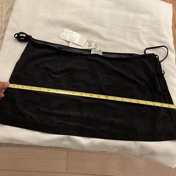 PARAH PAREO COVER.  BLACK SHINY ANIMAL PRINT FRONT. MICROFIBER BACK.  NEW - Picture 8 of 10